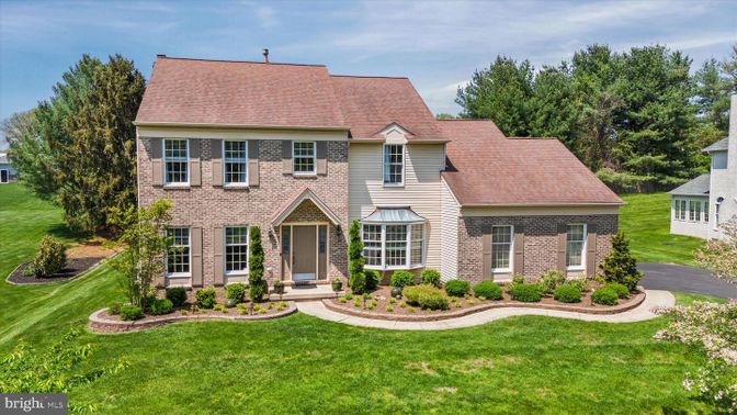 Backyard, Exterior, Facade, Brick Facade, Georgian