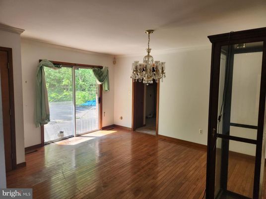 Chandelier, Empty room, Interior, Wood Texture Flooring