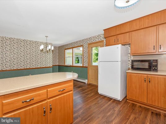 Chandelier, Interior, Kitchen, Wood Texture Flooring