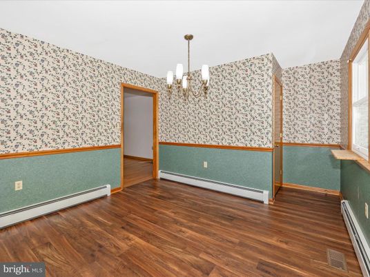 Chandelier, Empty room, Interior, Wood Texture Flooring