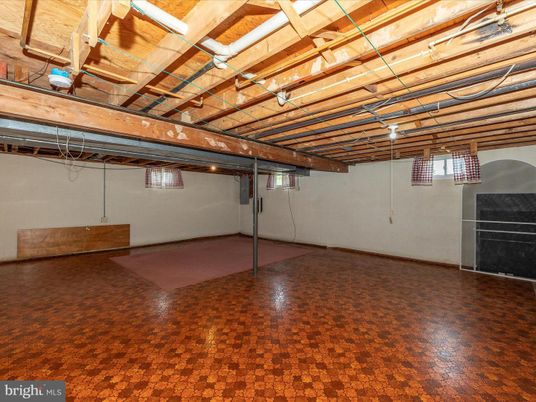 Empty room, Interior, Wooden Beams