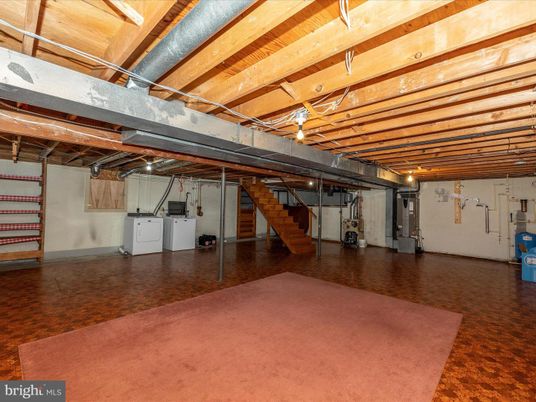 Interior, Washer, Wooden Beams