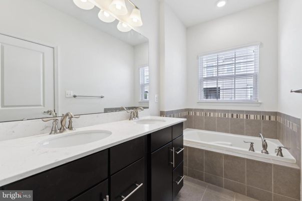 Bathroom, Dual Sink Vanities, Interior, Recessed Lighting