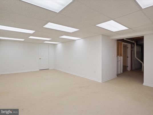 Empty room, Interior, Recessed Lighting