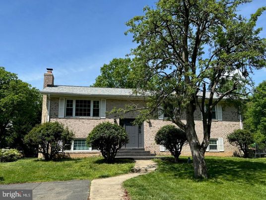 Exterior, Facade, Brick Facade, Split Level