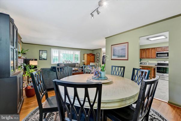 Dining room, Interior, Kitchen, Stainless Steel Appliances, Wood Texture Flooring