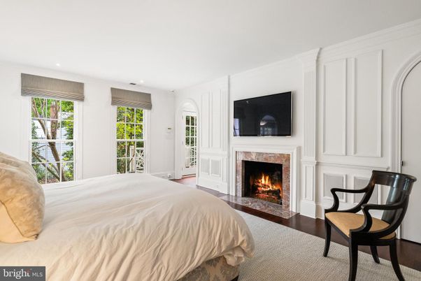 Bedroom, Fireplace, Interior, Recessed Lighting, Wood Texture Flooring