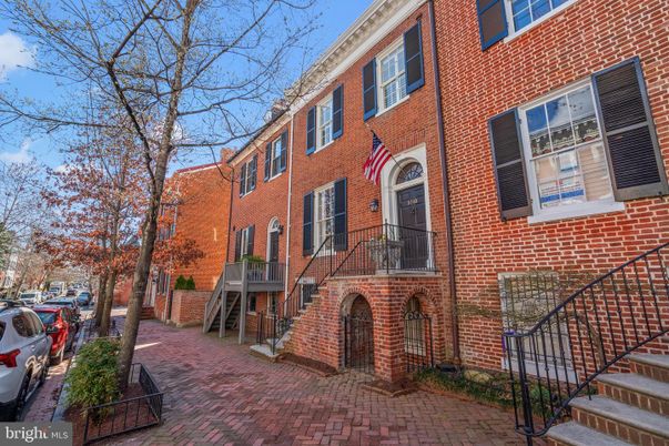 Exterior, Facade, Brick Facade, Rowhouse