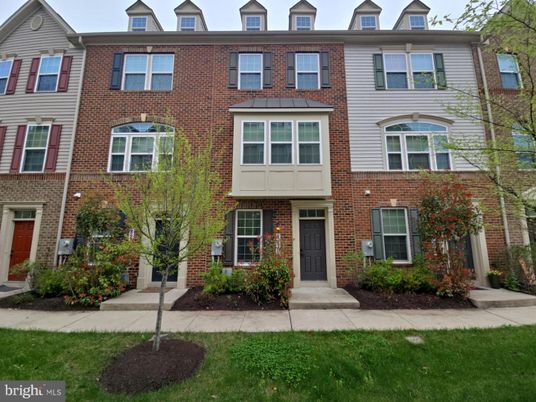 Exterior, Facade, Brick Facade, Rowhouse