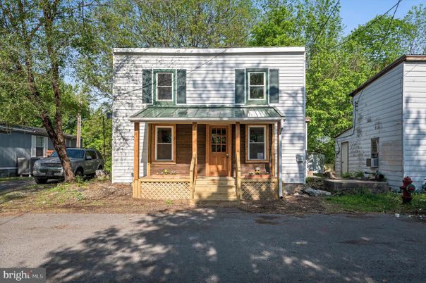 Exterior, Facade, American Foursquare