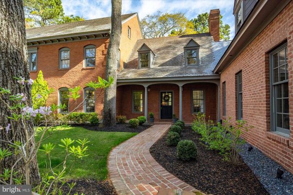 Exterior, Facade, Brick Facade, Georgian