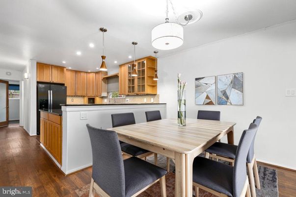 Dining room, Interior, Kitchen, Pendant Lights, Recessed Lighting, Wood Texture Flooring