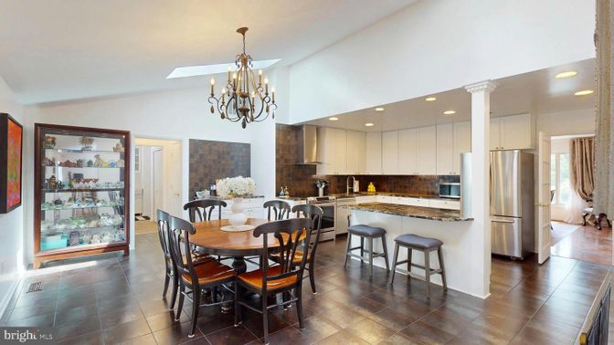 Chandelier, Dining room, Interior, Kitchen, Recessed Lighting, Stainless Steel Appliances
