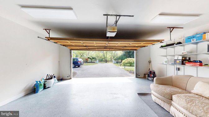 Garage, Interior