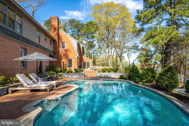 Exterior, Pool
