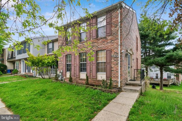 Exterior, Facade, Brick Facade, Rowhouse
