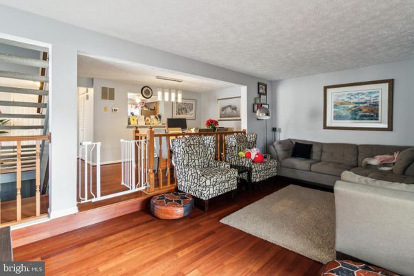 Interior, Living room, Pendant Lights, Wood Texture Flooring