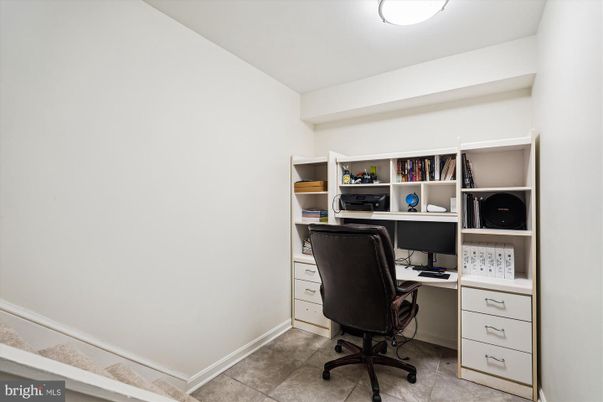 Home Office, Interior