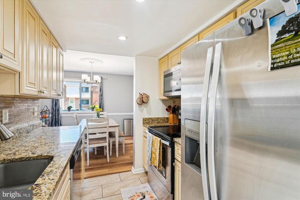 Chandelier, Dining room, Interior, Kitchen, Recessed Lighting, Stainless Steel Appliances, Wood Texture Flooring