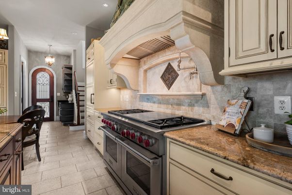 Chandelier, Interior, Kitchen, Recessed Lighting, Stainless Steel Appliances