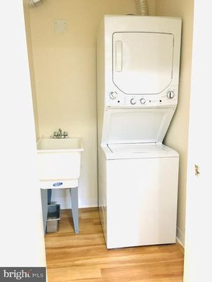 Interior, Utility Closets, Washer, Wood Texture Flooring