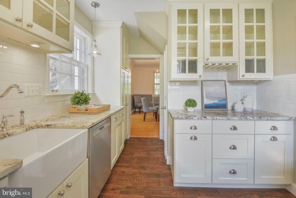 Dining room, Interior, Kitchen, Pendant Lights, Wood Texture Flooring