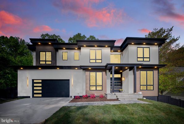 Attached, Exterior, Facade, Modern