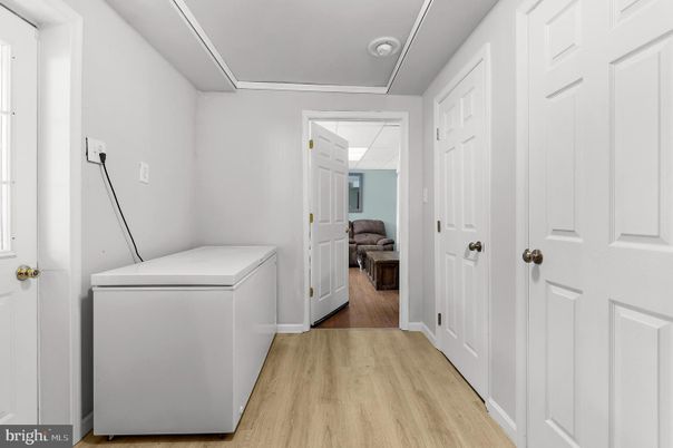 Interior, Utility Closets, Washer, Wood Texture Flooring