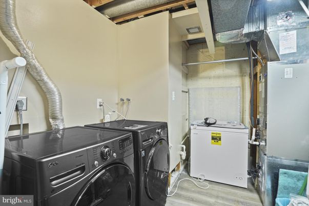 Interior, Washer, Wood Texture Flooring