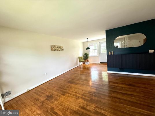 Empty room, Interior, Pendant Lights, Wood Texture Flooring