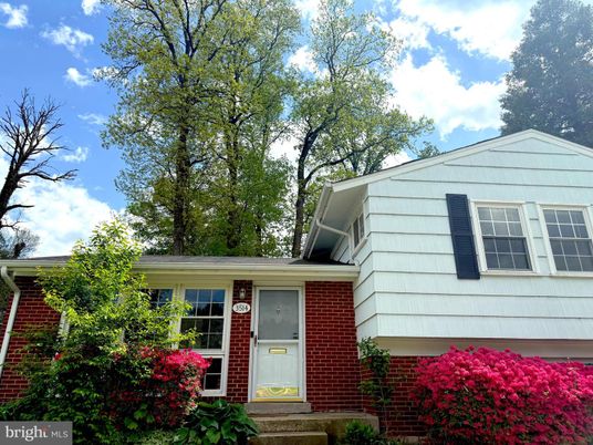 Exterior, Facade, Brick Facade, Split Level