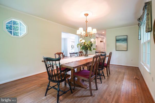 Chandelier, Dining room, Interior, Recessed Lighting, Wood Texture Flooring