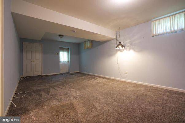 Empty room, Interior, Pendant Lights