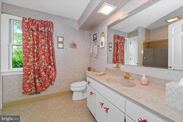 Bathroom, Interior, Recessed Lighting