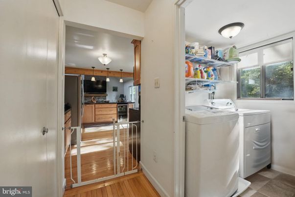 Interior, Washer, Wood Texture Flooring