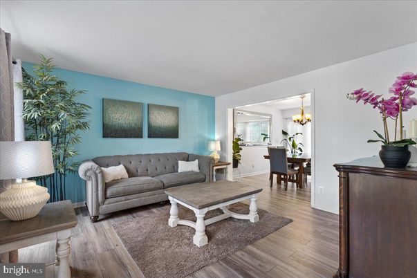 Chandelier, Dining room, Interior, Living room, Wood Texture Flooring