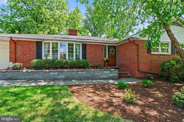 Exterior, Facade, Brick Facade, Ranch
