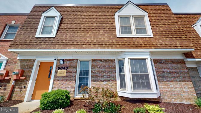 Exterior, Facade, Brick Facade, Cape Cod