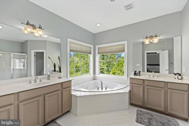 Bathroom, Dual Sink Vanities, Interior, Recessed Lighting