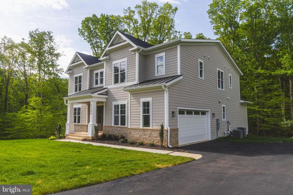 Attached, Exterior, Facade, Farmhouse