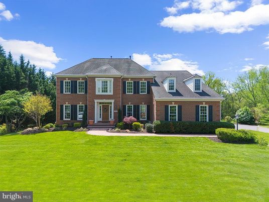 Backyard, Exterior, Facade, Brick Facade, Georgian