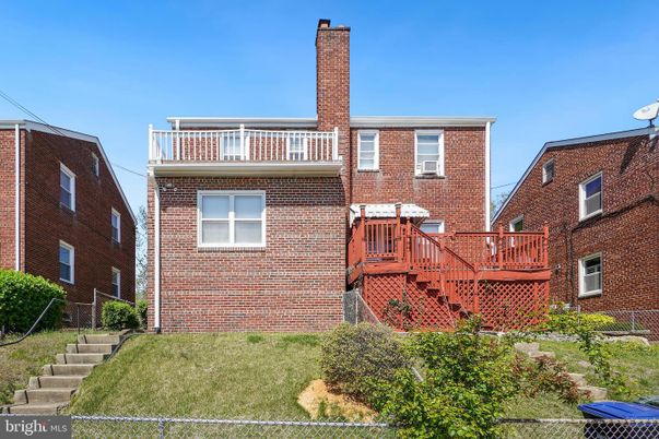 Exterior, Facade, Brick Facade, Rowhouse