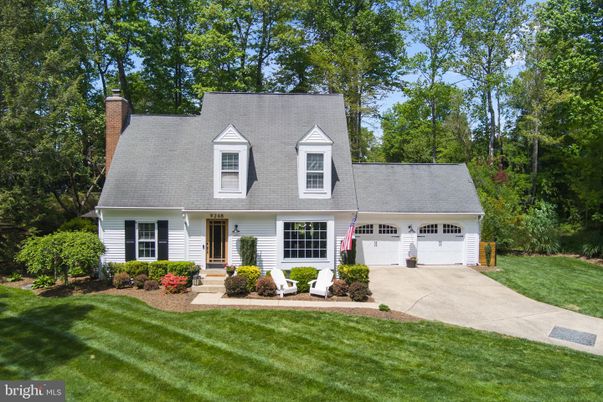 Attached, Exterior, Facade, Cape Cod