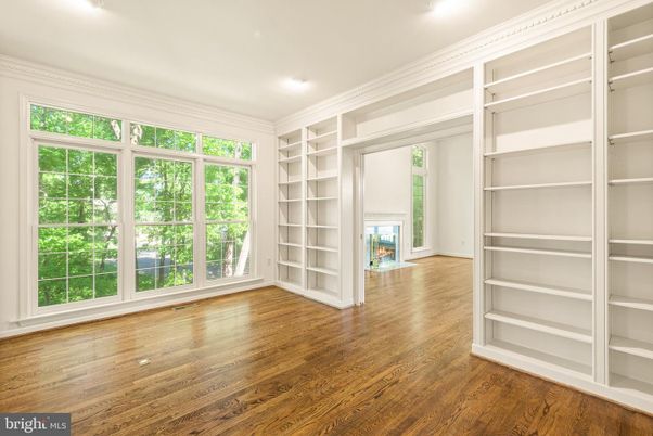 Empty room, Interior, Recessed Lighting, Walk-in Closets, Wood Texture Flooring