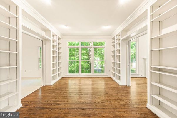 Empty room, Interior, Recessed Lighting, Walk-in Closets, Wood Texture Flooring