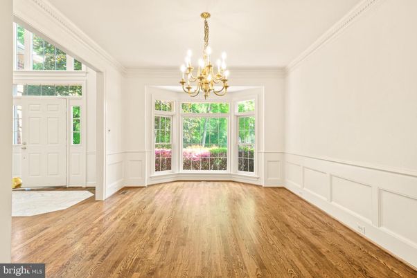 Chandelier, Empty room, Interior, Wood Texture Flooring