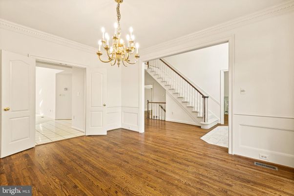 Chandelier, Empty room, Interior, Wood Texture Flooring