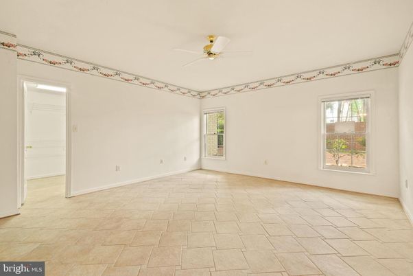Empty room, Interior