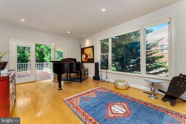 Interior, Piano, Recessed Lighting, Wood Texture Flooring