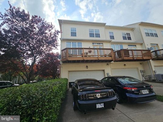 Attached, Exterior, Facade, Rowhouse